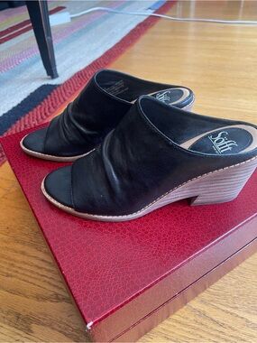 Sofft | Heeled Mule Sandals in Black Leather
